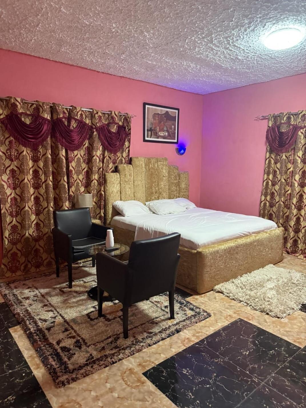 Caroline Trail Villa Freetown Exterior photo